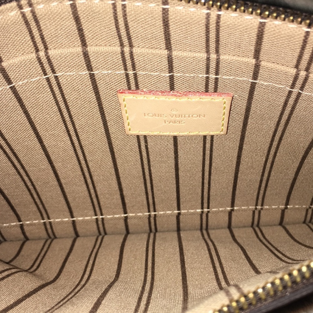 ⛔️⛔️SOLD on Merc⛔️⛔️Louis Vuitton Neverfull Pouch - Picture 4 of 8